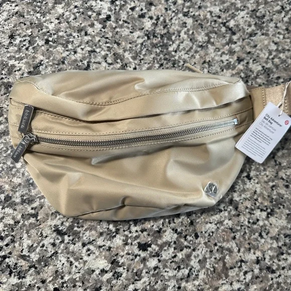 Lululemon City Adventurer Belt Bag 2.5L
Trench #0004 - Picture 1 of 5